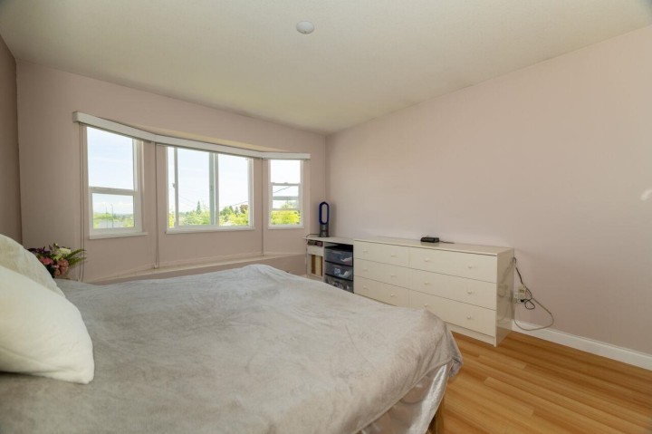 Photo 6 at 4568 Hoy Street, Collingwood VE, Vancouver East