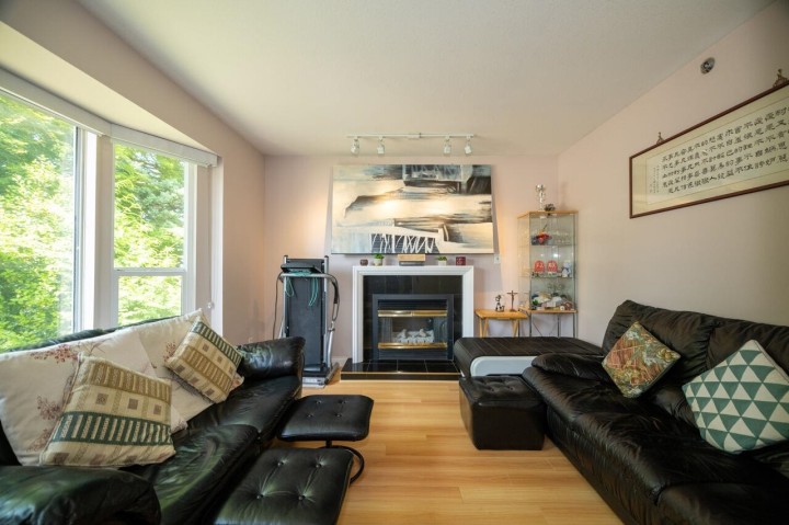 Photo 3 at 4568 Hoy Street, Collingwood VE, Vancouver East