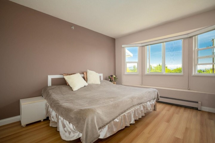 Photo 5 at 4568 Hoy Street, Collingwood VE, Vancouver East