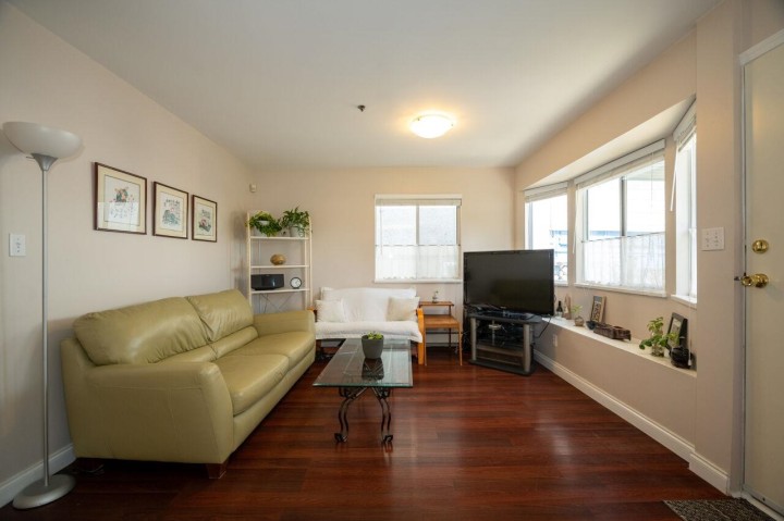 Photo 10 at 4568 Hoy Street, Collingwood VE, Vancouver East