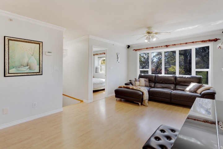 Photo 2 at 4708 Inverness Street, Knight, Vancouver East