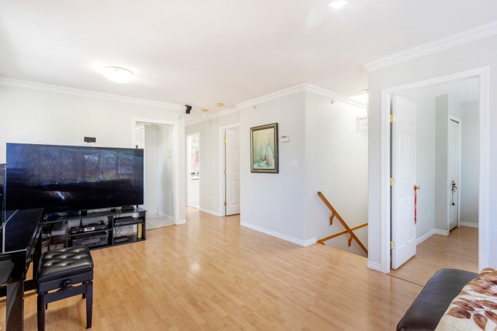 Photo 5 at 4708 Inverness Street, Knight, Vancouver East