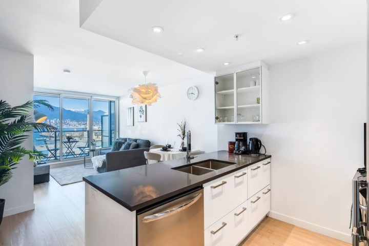 Photo 9 at 603 - 933 E Hastings Street, Strathcona, Vancouver East