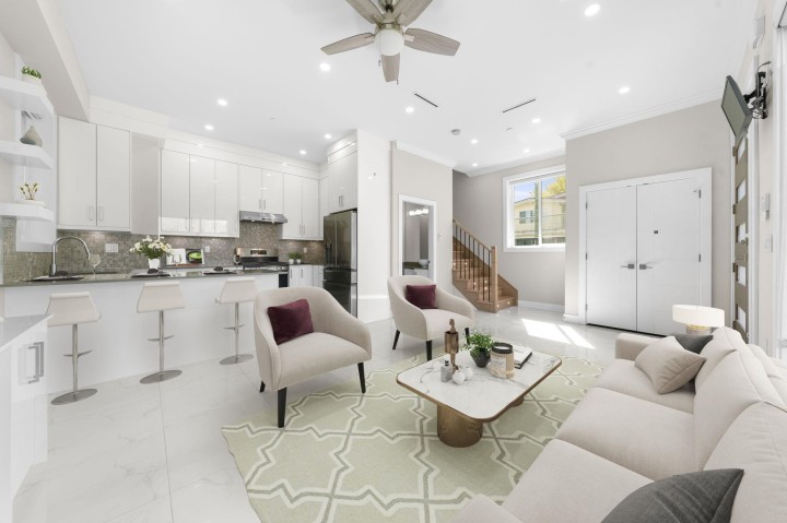 Photo 9 at 6692 Nanaimo Street, Killarney VE, Vancouver East