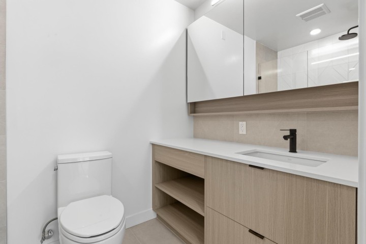 Photo 12 at 203 - 2268 E Broadway, Grandview Woodland, Vancouver East