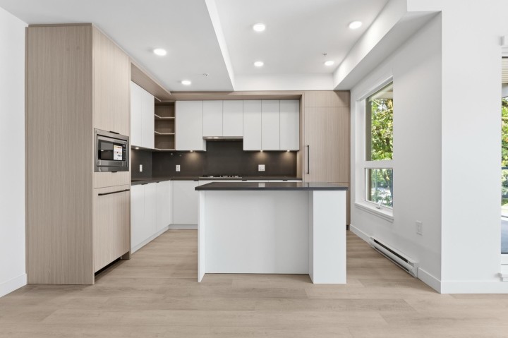 Photo 3 at 203 - 2268 E Broadway, Grandview Woodland, Vancouver East