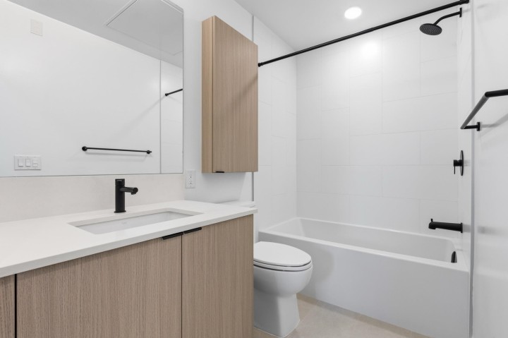 Photo 11 at 203 - 2268 E Broadway, Grandview Woodland, Vancouver East