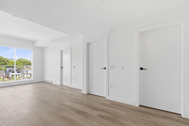 Photo 5 at 507 - 2268 E Broadway, Grandview Woodland, Vancouver East