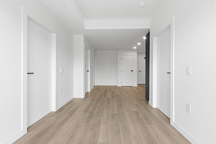 Photo 10 at 507 - 2268 E Broadway, Grandview Woodland, Vancouver East