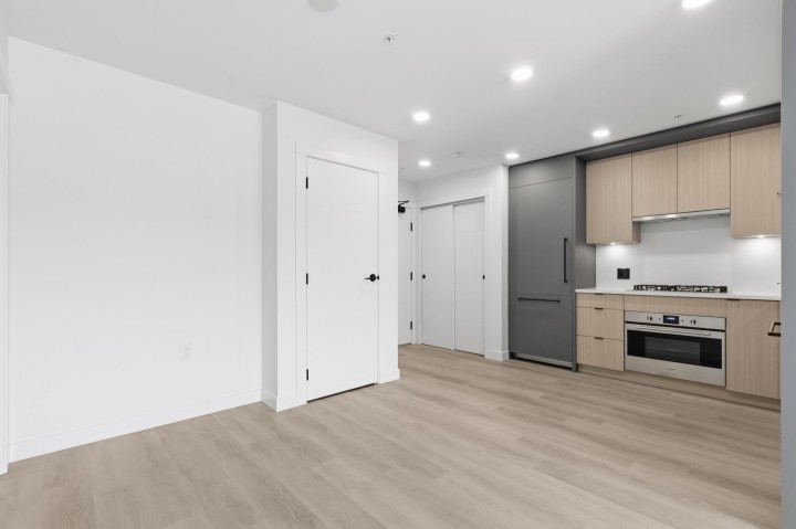 Photo 4 at 507 - 2268 E Broadway, Grandview Woodland, Vancouver East