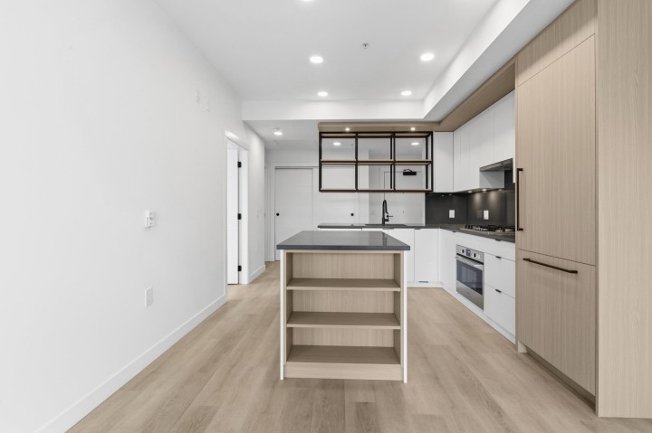 Photo 2 at 302 - 2268 E Broadway, Grandview Woodland, Vancouver East