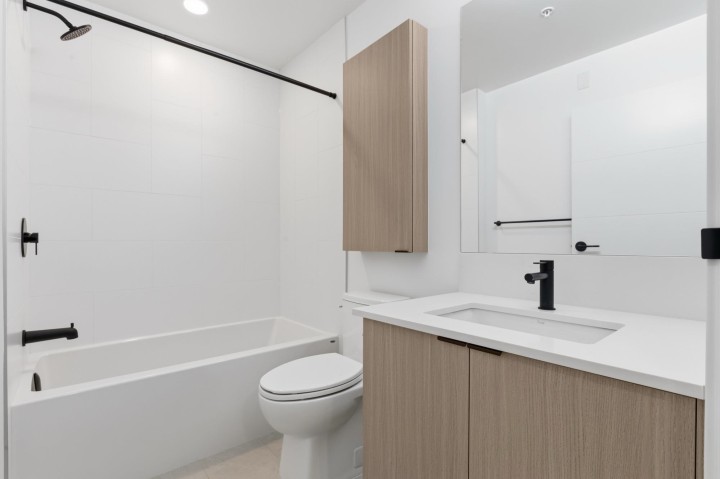 Photo 13 at 302 - 2268 E Broadway, Grandview Woodland, Vancouver East