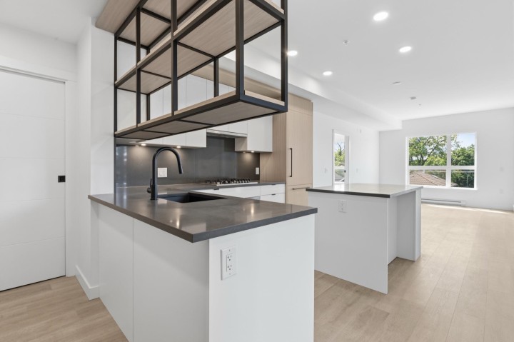 Photo 3 at 302 - 2268 E Broadway, Grandview Woodland, Vancouver East