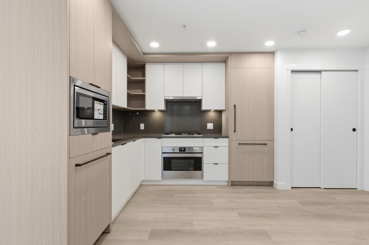 Photo 2 at 403 - 2268 E Broadway, Grandview Woodland, Vancouver East