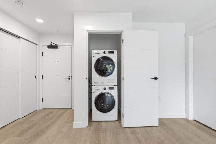 Photo 6 at 403 - 2268 E Broadway, Grandview Woodland, Vancouver East