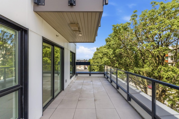 Photo 13 at 403 - 2268 E Broadway, Grandview Woodland, Vancouver East