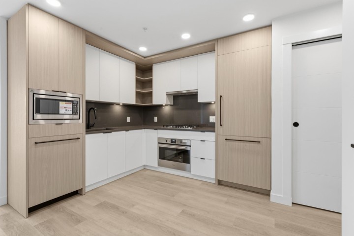 Photo 1 at 403 - 2268 E Broadway, Grandview Woodland, Vancouver East