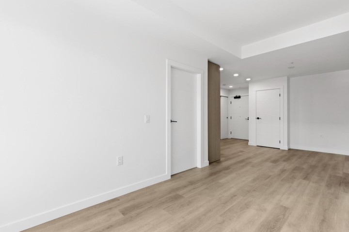 Photo 4 at 403 - 2268 E Broadway, Grandview Woodland, Vancouver East