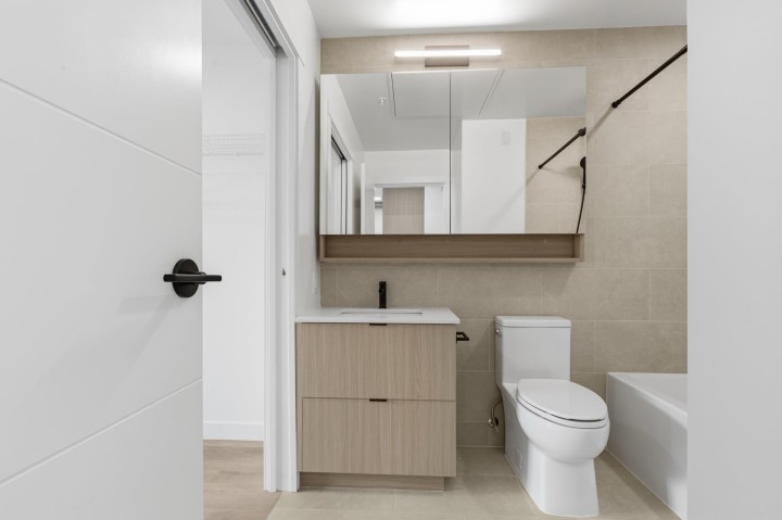 Photo 12 at 404 - 2268 E Broadway, Grandview Woodland, Vancouver East