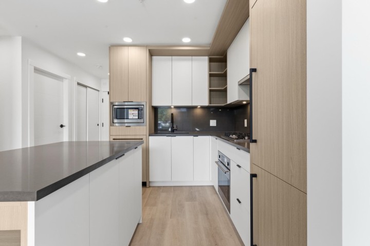 Photo 3 at 404 - 2268 E Broadway, Grandview Woodland, Vancouver East
