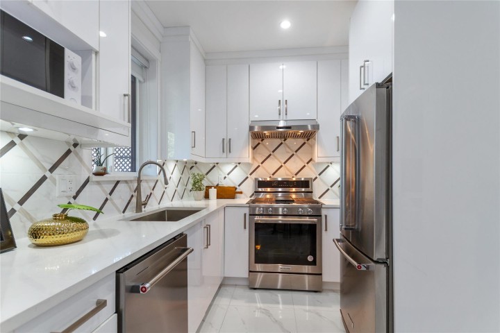 Photo 11 at 4328 Gladstone Street, Victoria VE, Vancouver East