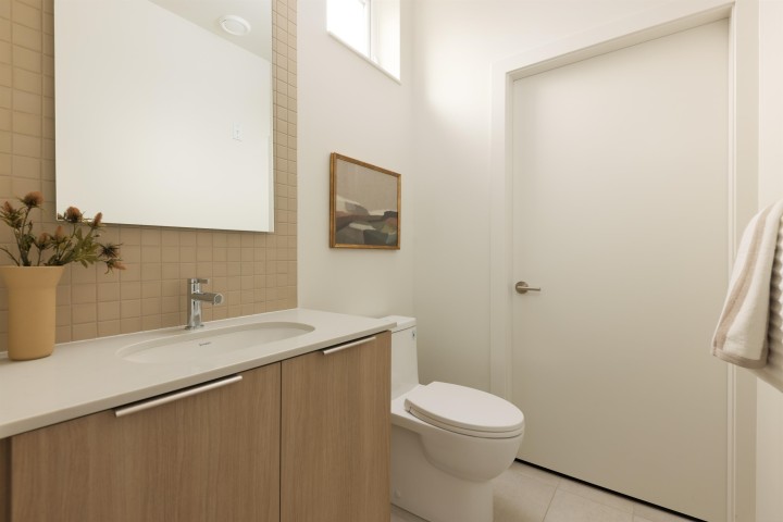 Photo 8 at 593 E 49th Avenue, Fraser VE, Vancouver East