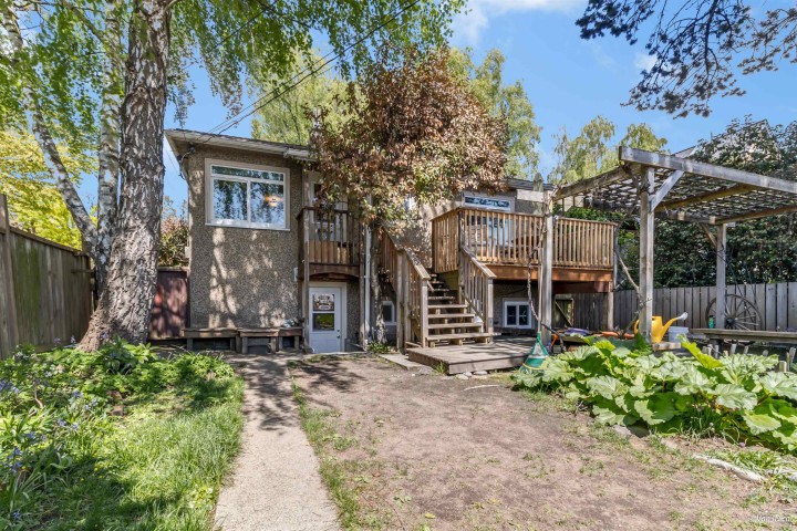 Photo 13 at 4 E 46th Avenue, Main, Vancouver East