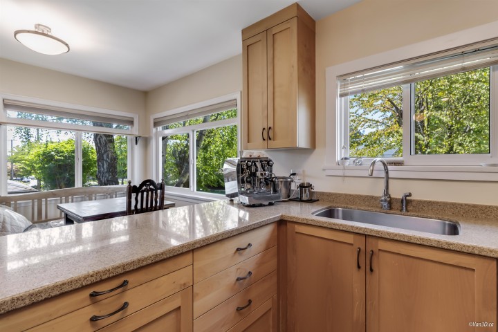 Photo 16 at 4 E 46th Avenue, Main, Vancouver East