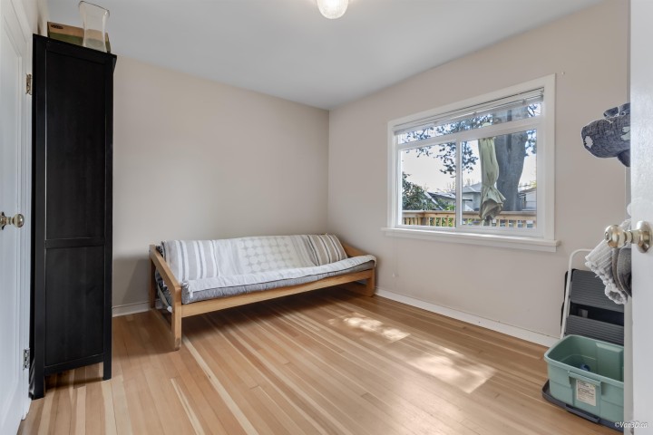 Photo 7 at 4 E 46th Avenue, Main, Vancouver East