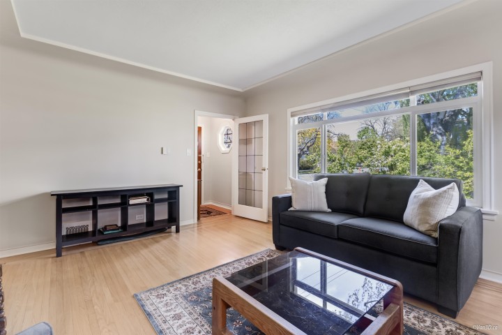 Photo 4 at 4 E 46th Avenue, Main, Vancouver East