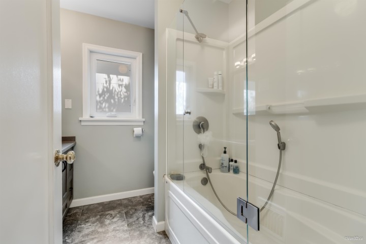 Photo 8 at 4 E 46th Avenue, Main, Vancouver East