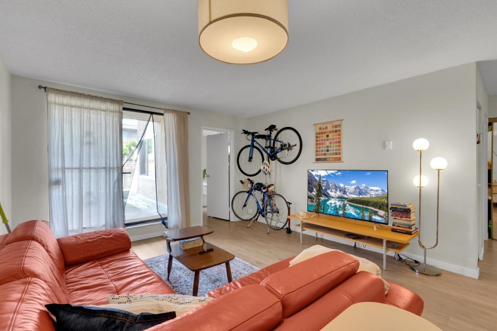 Photo 6 at 105 - 975 E Broadway, Mount Pleasant VE, Vancouver East