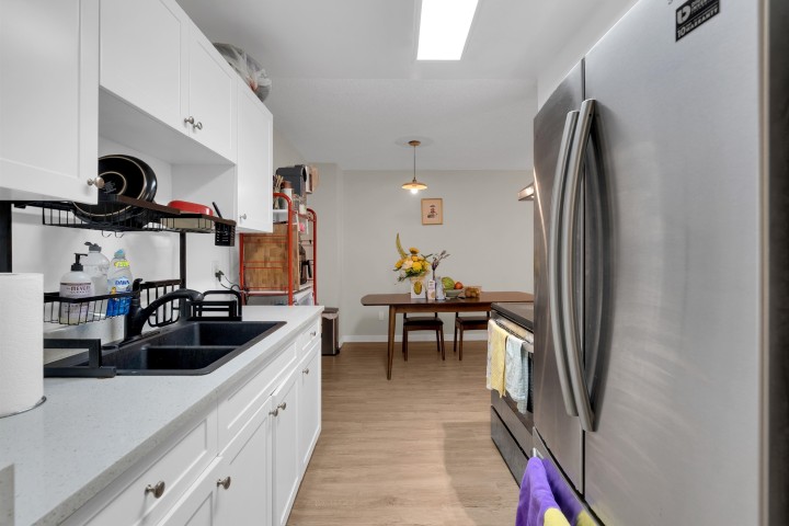 Photo 10 at 105 - 975 E Broadway, Mount Pleasant VE, Vancouver East