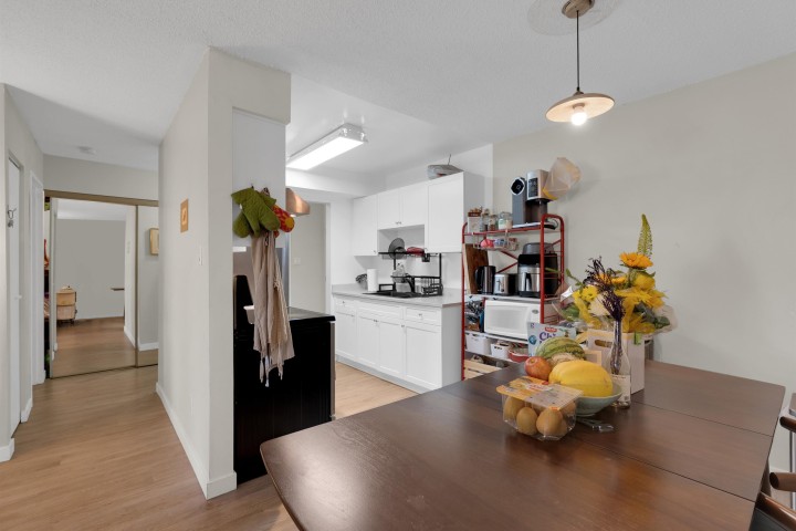 Photo 8 at 105 - 975 E Broadway, Mount Pleasant VE, Vancouver East