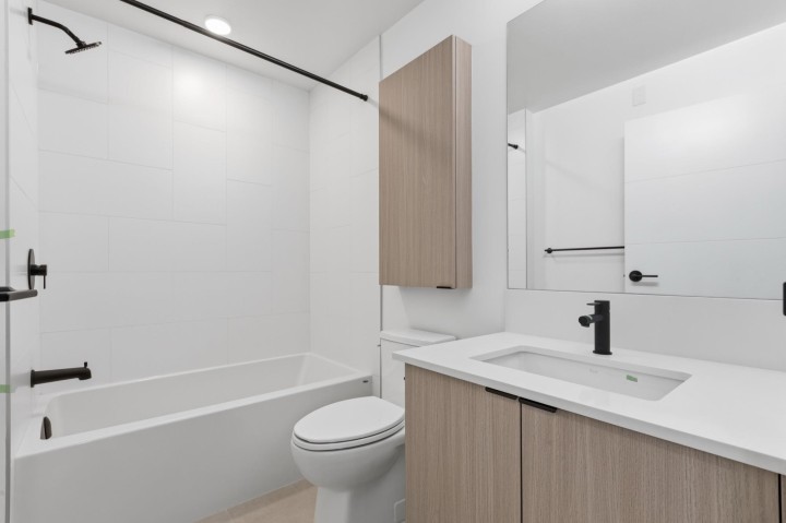 Photo 13 at 202 - 2268 E Broadway, Grandview Woodland, Vancouver East