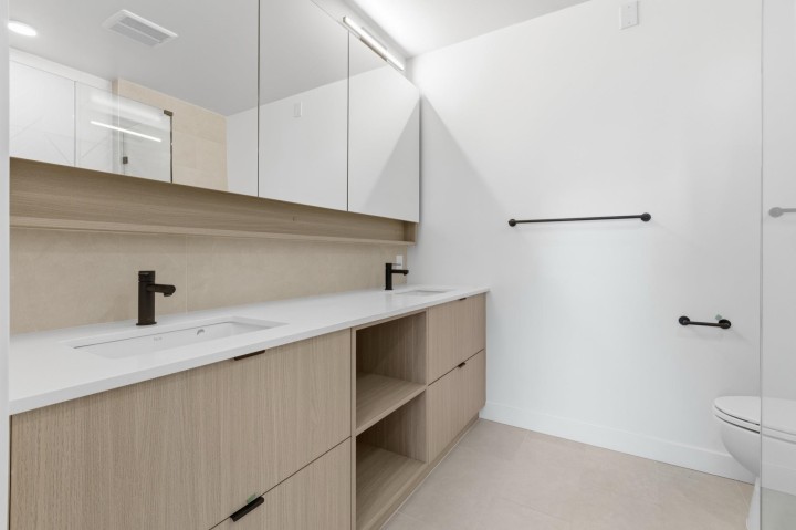 Photo 16 at 202 - 2268 E Broadway, Grandview Woodland, Vancouver East