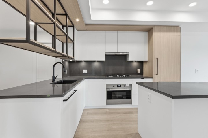 Photo 3 at 202 - 2268 E Broadway, Grandview Woodland, Vancouver East