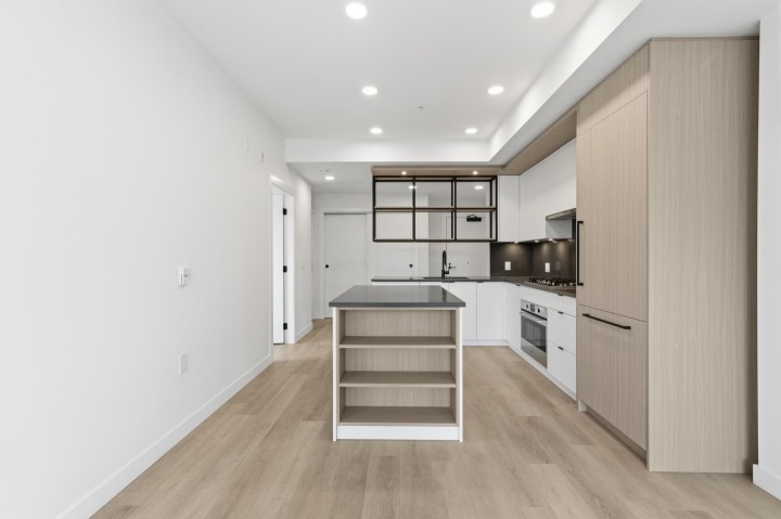 Photo 5 at 202 - 2268 E Broadway, Grandview Woodland, Vancouver East