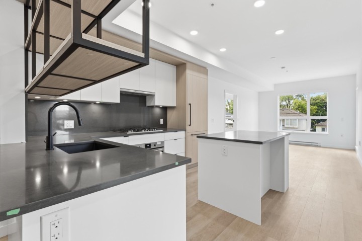 Photo 4 at 202 - 2268 E Broadway, Grandview Woodland, Vancouver East