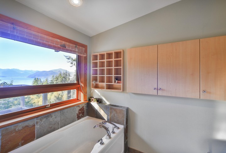 Photo 9 at 170 Highview Place, Lions Bay, West Vancouver