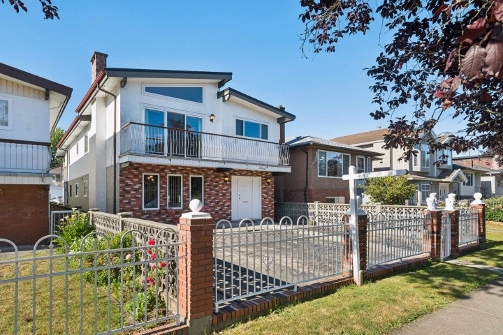 Photo 2 at 2047 E 52nd Avenue, Killarney VE, Vancouver East