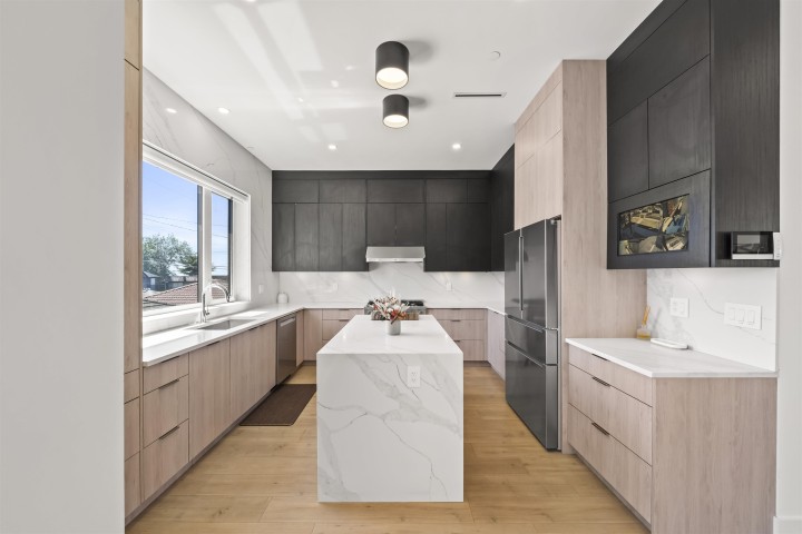 Photo 6 at 742 E 58th Avenue, South Vancouver, Vancouver East
