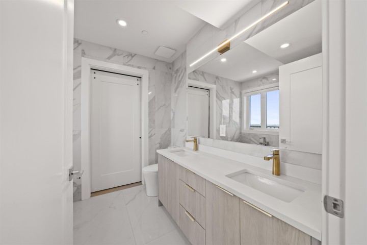 Photo 13 at 742 E 58th Avenue, South Vancouver, Vancouver East
