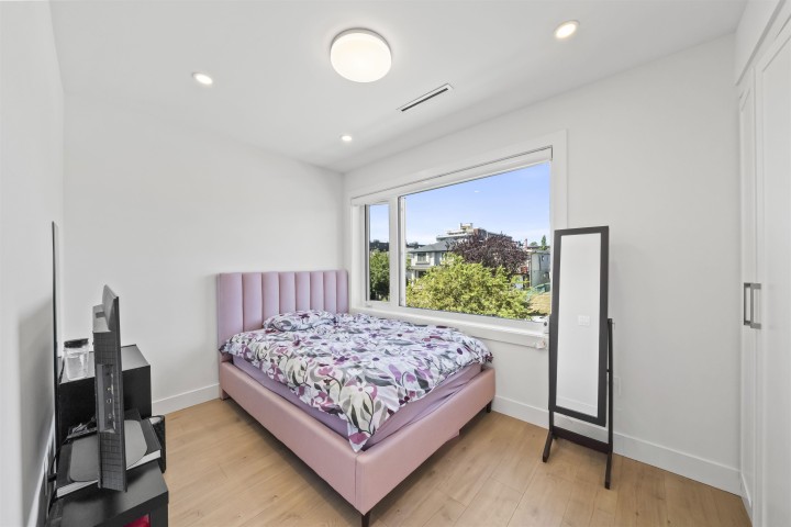 Photo 16 at 742 E 58th Avenue, South Vancouver, Vancouver East