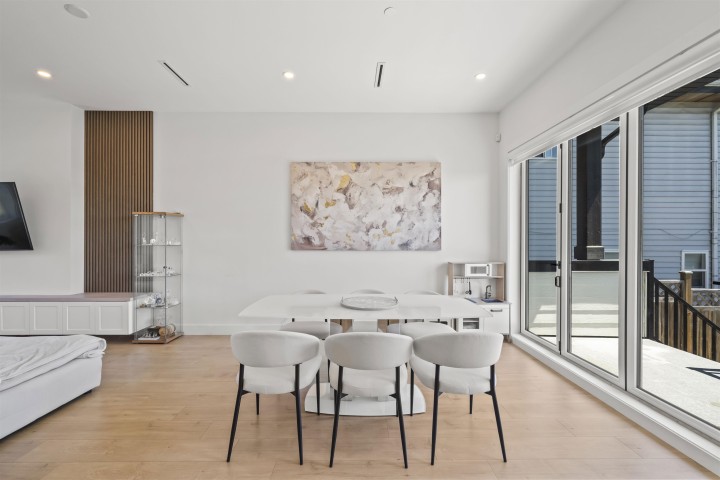 Photo 5 at 742 E 58th Avenue, South Vancouver, Vancouver East