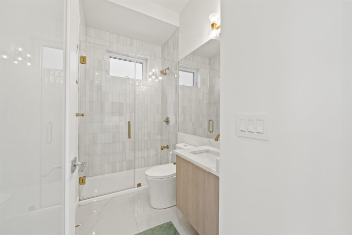 Photo 15 at 742 E 58th Avenue, South Vancouver, Vancouver East