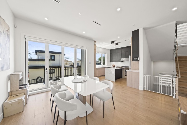 Photo 4 at 742 E 58th Avenue, South Vancouver, Vancouver East