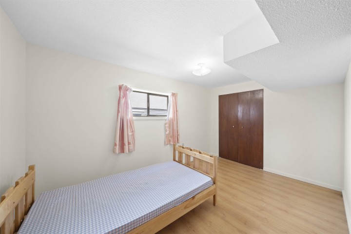 Photo 17 at 942 Nanaimo Street, Renfrew VE, Vancouver East