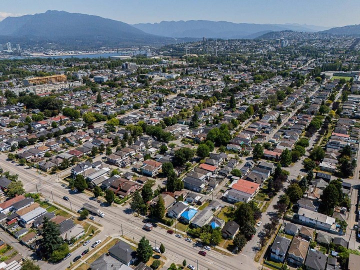 Photo 33 at 942 Nanaimo Street, Renfrew VE, Vancouver East