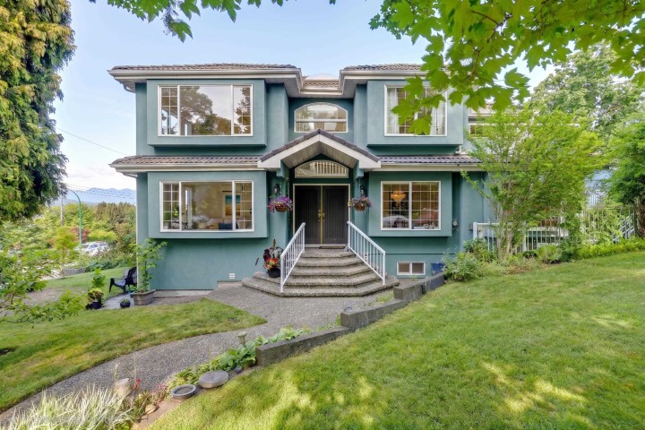 Photo 1 at 588 N Kaslo Street, Hastings Sunrise, Vancouver East